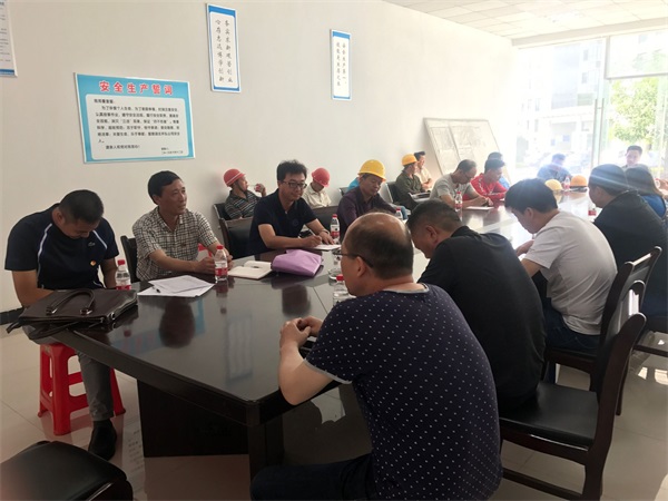與會人員認真接受安全培訓教育.jpg