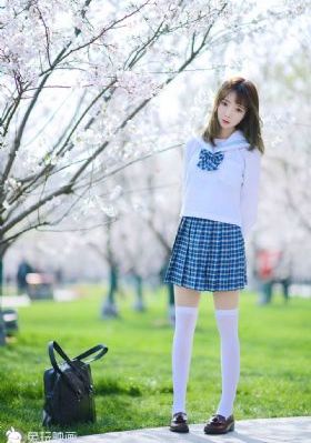 无毛美女自慰喷水应用免费_日韩资源全集免费观看