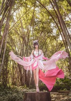 伸进内衣揉捏她的乳尖视频_韩语正片免费在线观看