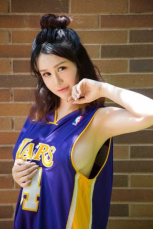 扒开她的内裤把她摸出水软件_吉吉影院全集在线观看