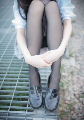 日韩av制服丝袜av_韩国电影国语版在线观看免费