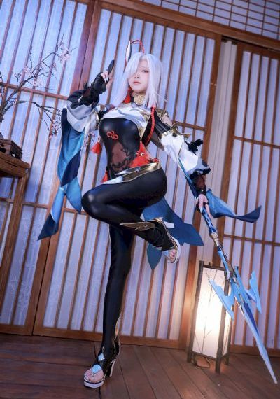 一边亲一边脱一摸一边做小说_3D高清高清视频观看